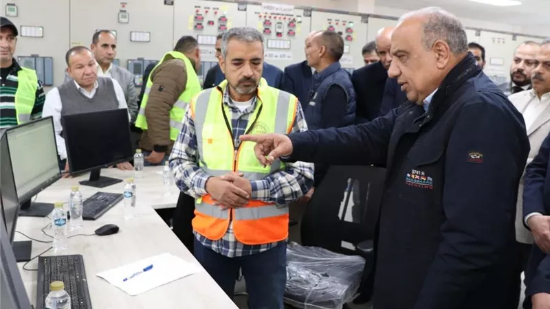 وزير الكهرباء يتفقد محطة محولات الزقازيق ويدخلها الخدمة استعدادًا لفصل الصيف