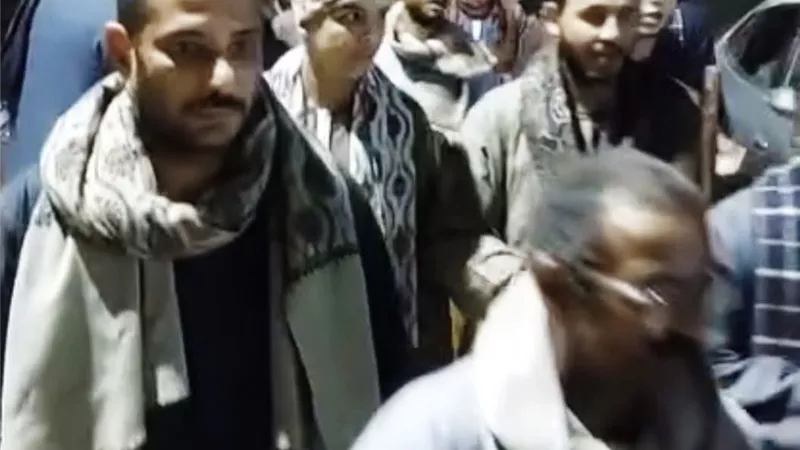 في الساعات الأخيرة.. إقبال ملحوظ من الناخبين بمنشأة برديس للإدلاء بأصواتهم في إعادة النواب
