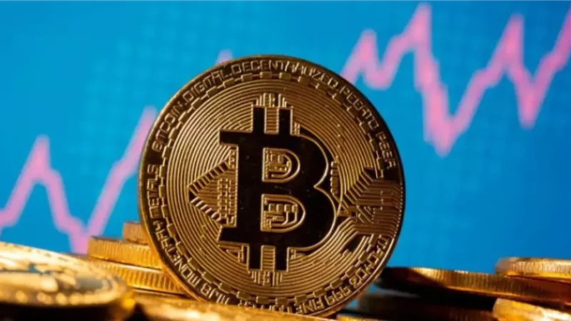 بيتكوين تهبط لأدنى مستوى في 3 أسابيع وتتراجع دون 59.3 ألف دولار