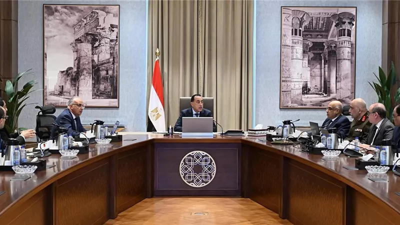 رئيس الوزراء يتابع تنفيذ أعمال اللجنة المشتركة لتصويب تواجدات طرح النهر