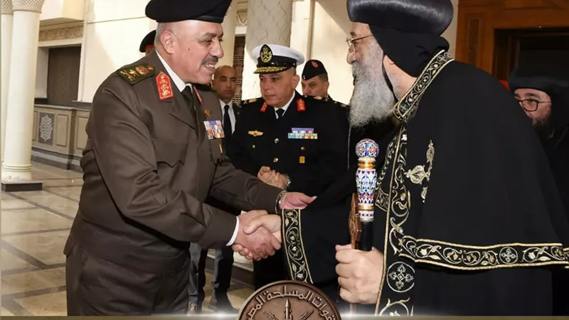 لإحياء قيم المحبة والتسامح.. وزير الدفاع والإنتاج الحربى يهنئ البابا تواضروس الثانى بمناسبة عيد الميلاد المجيد