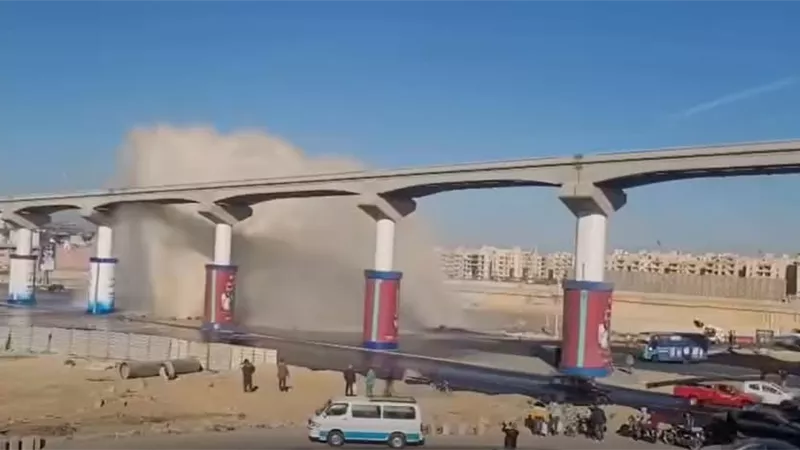 القومية للأنفاق: كسر ماسورة مياه في شارع التسعين الجنوبي لا يؤثر على مشروع المونوريل