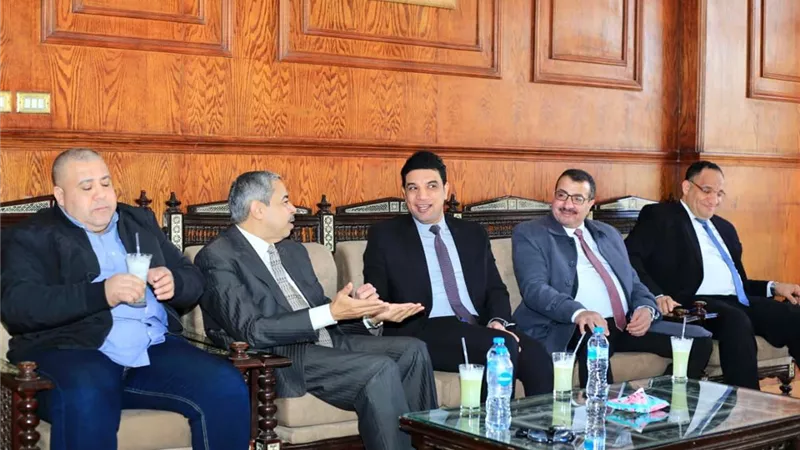نائب محافظ سوهاج يزور نادي القضاة ويهنئ مجلس الإدارة الجديد