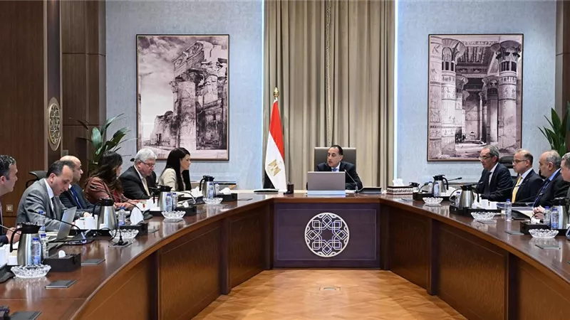 الغموض يلف مستقبل الحكومة.. هل يبقى مدبولي أم يرحل؟
