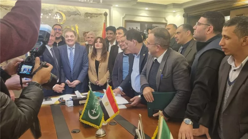 وسط استقبال حافل وحاشد.. السيد البدوي يتقدم بأوراق ترشحه لرئاسة حزب الوفد