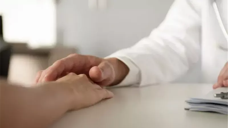 «تحرش بيا في أول يوم شغل».. ممرضة تكشف واقعة تحرش زميلها داخل عيادة بالتجمع