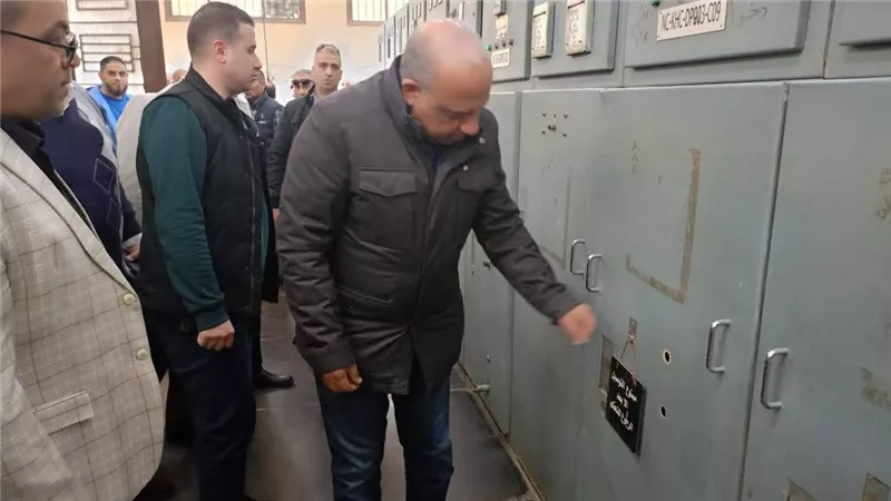 وزير الكهرباء يتفقد إدارة شبكات وإيرادات كهرباء الخانكة وقطاع المرج والقلج 