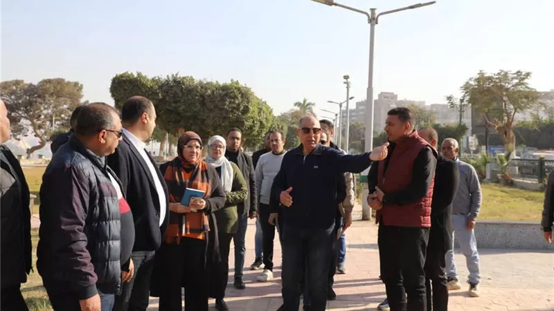 خلال جولته بكورنيش النيل.. محافظ المنيا يقر إجراءات عاجلة للصيانة والنظافة والأمن