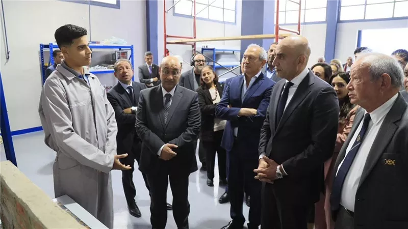 وزير التعليم يفتتح مدرسة 