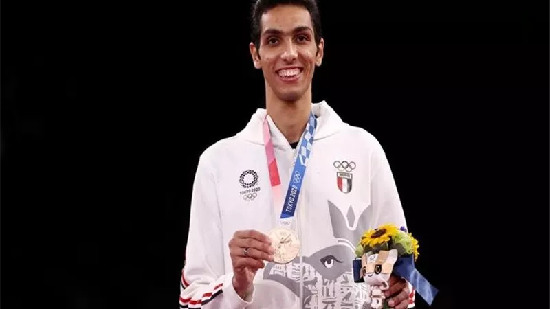 وزير الرياضة يهنئ سيف عيسى لحصوله على جائزة أفضل لاعب في إفريقيا لعام 2025