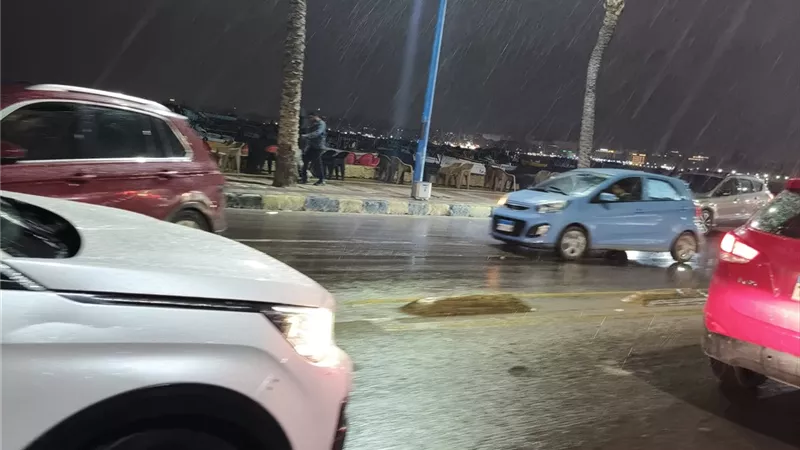 شتاء الإسكندرية يعود بقوة.. أمطار غزيرة مع نوة الفيضة الكبرى