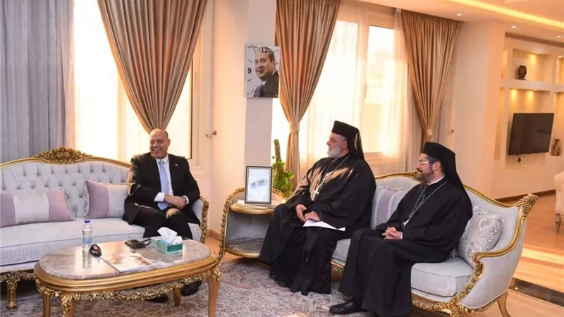 تزامنًا مع أعياد الميلاد المجيد.. وزير العمل يستقبل وفد الكنيسة الكاثوليكية 