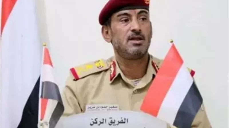 رئيس أركان الجيش اليمني يحذر من تعدد الولاءات ويطالب بتوحيد التشكيلات العسكرية تحت مظلة الدفاع