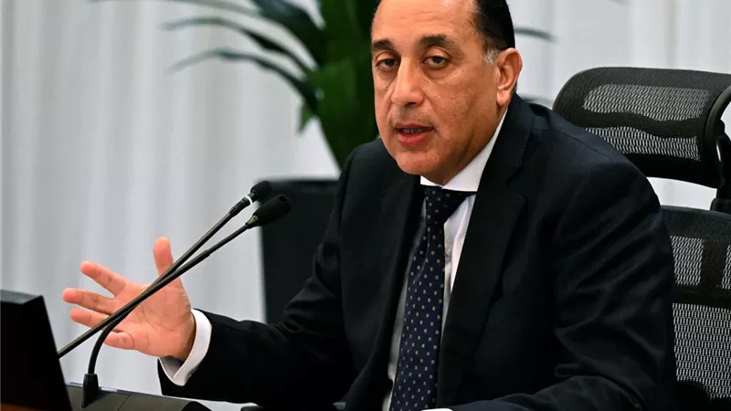 رئيس الوزراء يشهد بدء تشغيل محطة البحر الأحمر لتداول الحاويات بميناء السخنة
