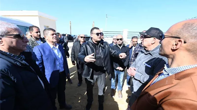 وزير الإسكان يتفقد مشروع 