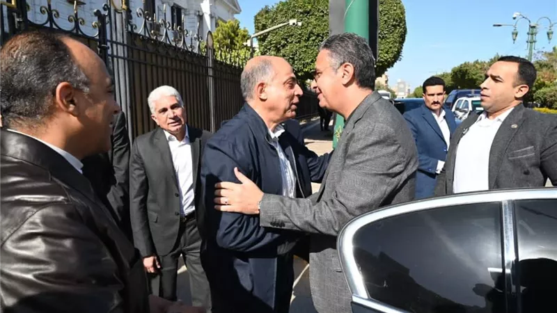 جولة ميدانية لوزير التموين بالمنيا لتفقد المشروعات وافتتاح «سوق اليوم الواحد»