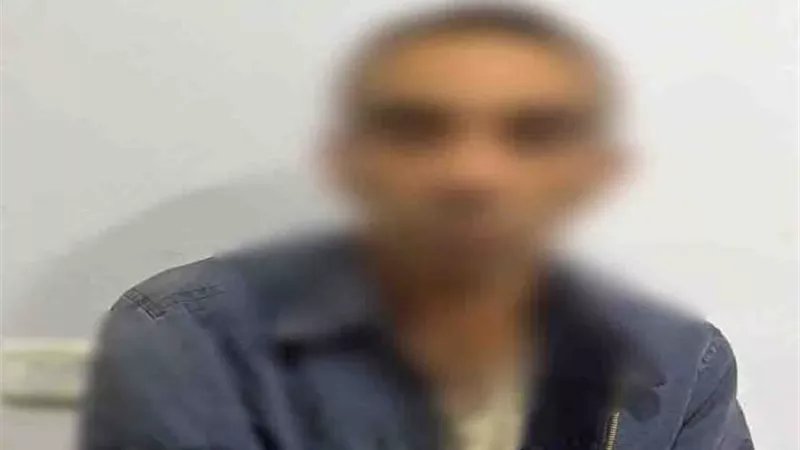 القبض على المتهم بالتحرش بسيدتين والتسبب في سقوط أخرى من علو بالتجمع 
