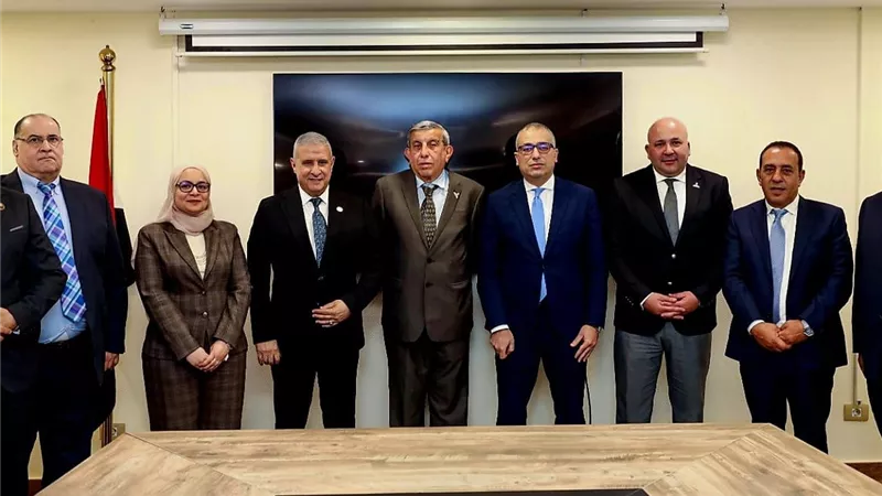 رئيس البنك الزراعي يلتقي أعضاء لجنة الزراعة بمجلس الشيوخ لدعم صغار المزارعين