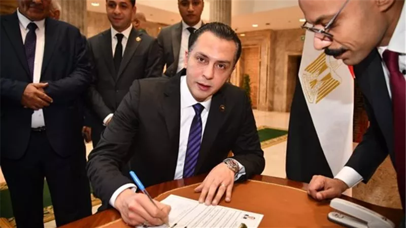 النائب أحمد عبدالجواد يتسلم كارنيه عضوية مجلس النواب 2026