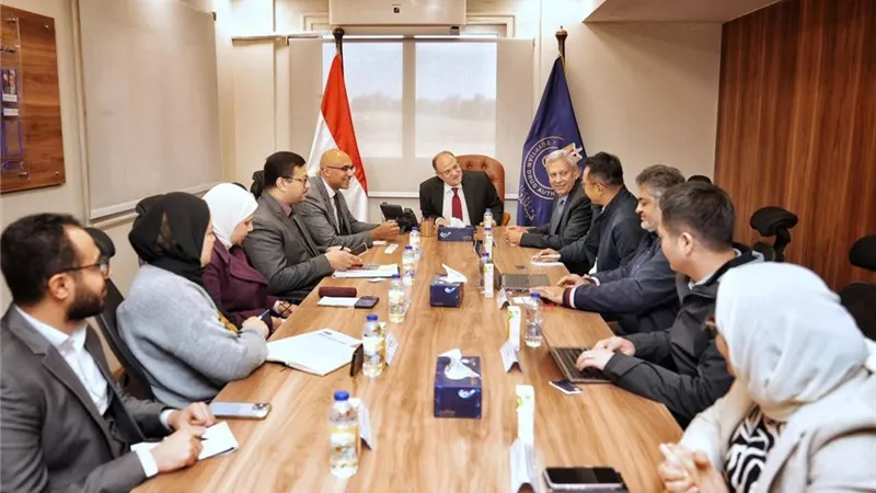رئيس هيئة الدواء يبحث مع القابضة للأدوية ومجموعة هالو الصينية توطين الصناعات الدوائية