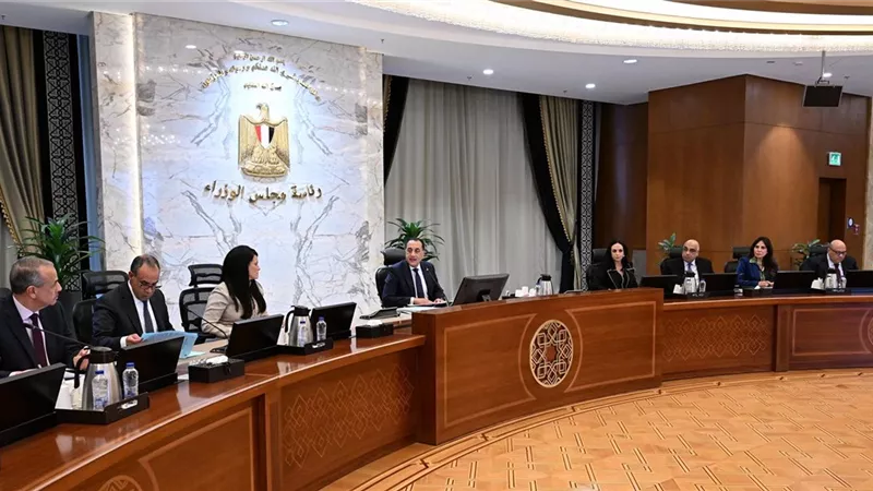 رئيس الوزراء يتابع حصر التكلفة الاقتصادية للاجئين والمهاجرين في مصر