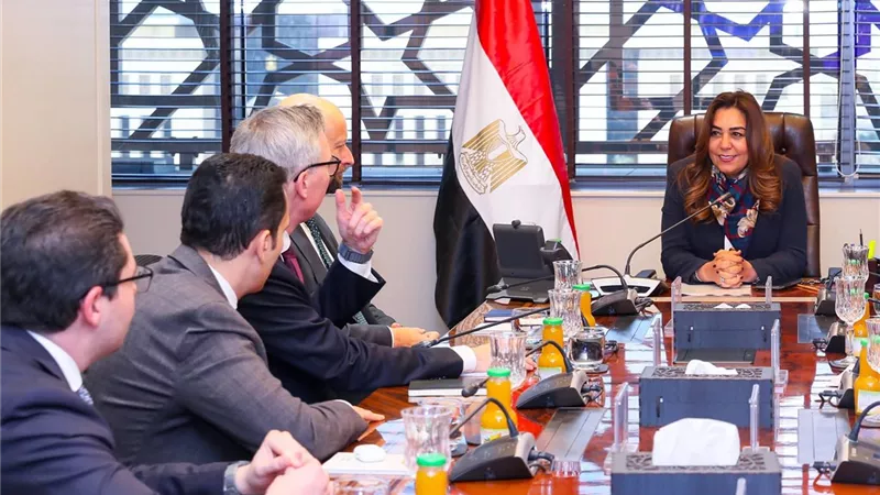 التوسع في الطاقة المتجددة.. منال عوض تبحث مشروع الرياح بشدوان مع شركة 