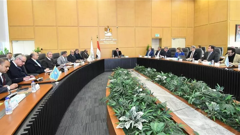 وزير الإسكان يتابع الموقف التنفيذي لمشروعات المبادرة الرئاسية 