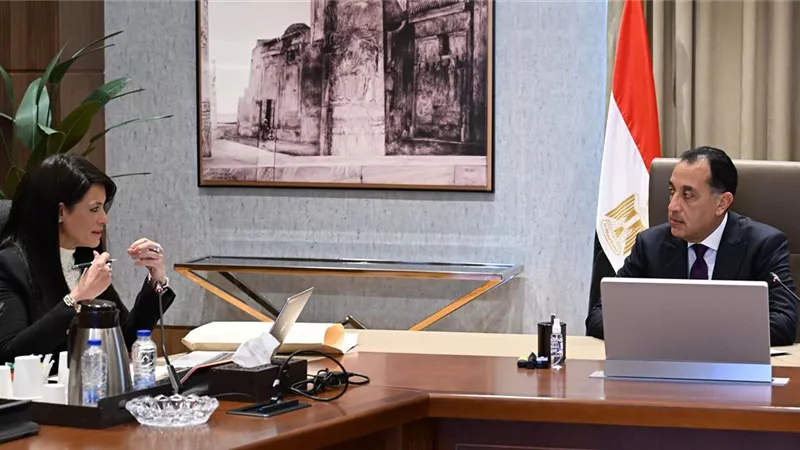 رئيس الوزراء يلتقي وزيرة التخطيط لمتابعة البرنامج التنفيذي للسردية الوطنية للتنمية الشاملة