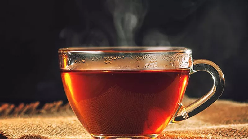تريند الشاي المغلي يثير الغضب.. هل نحن ضائعون في التفاهة؟