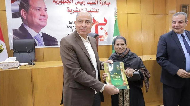 محافظ المنيا يوجه بتوصيل الكهرباء لمنزل مواطنة بملوي