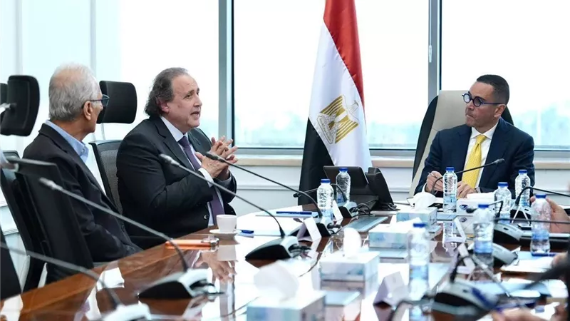 وزير الاستثمار يبحث مع «Brandix» التوسع في صناعة الملابس الجاهزة بالسوق المصري