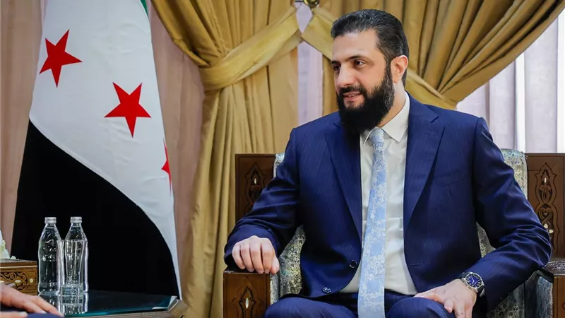 الرئيس السوري يؤكد السيادة الكاملة: دمشق تتمسك بوحدة البلاد وسط اشتباكات متواصلة وتراجع تدريجي لـ«قسد»