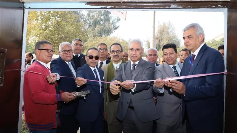 رئيس جامعة المنيا يفتتح وحدة إنتاج النيتروجين السائل بالمعمل المركزي