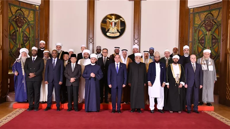 السيسي: تحديث الخطاب الدينى يجب أن يكون أداة لمكافحة التطرف وبناء مجتمعات آمنة