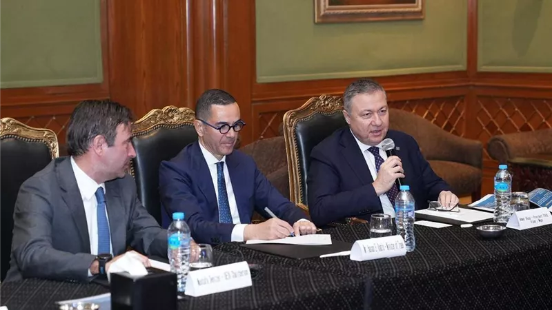 وزير الاستثمار: صناعة النسيج والملابس الجاهزة محور أساسي في استراتيجية التصدير المصرية