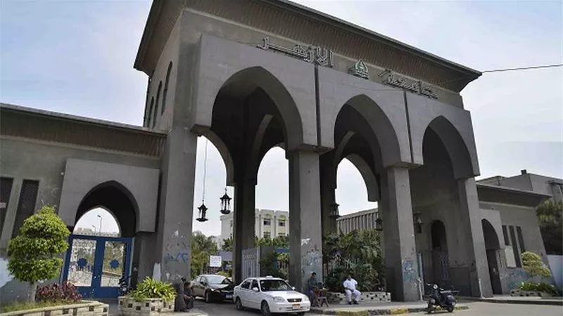 16 طالبًا يحررون محضرًا ضد جامعة الأزهر بعد منعهم من دخول امتحان أصول الفقه