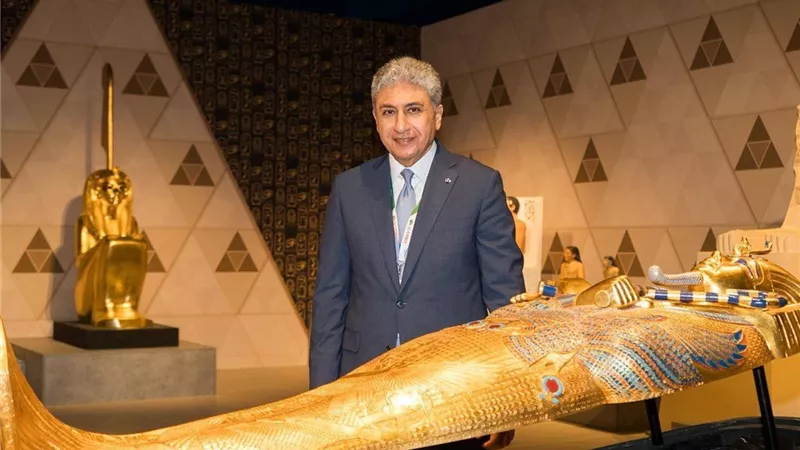 على أنغام موسيقى الهارب.. وزير السياحة يفتتح معرض الملك توت عنخ آمون
