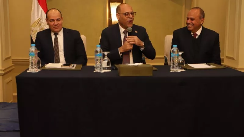 وزير العمل: قوافل طبية بمواقع العمل لدعم منظومة الصحة المهنية