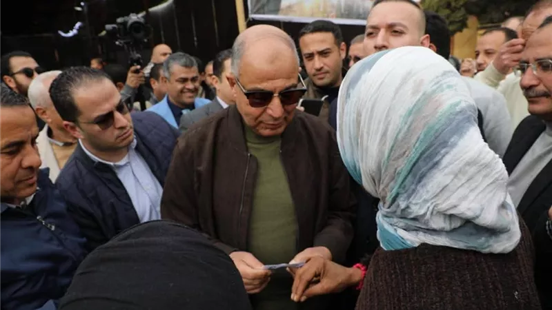 محافظ المنيا يتابع قافلة طبية مجانية تخدم أهالي بعض المحافظات