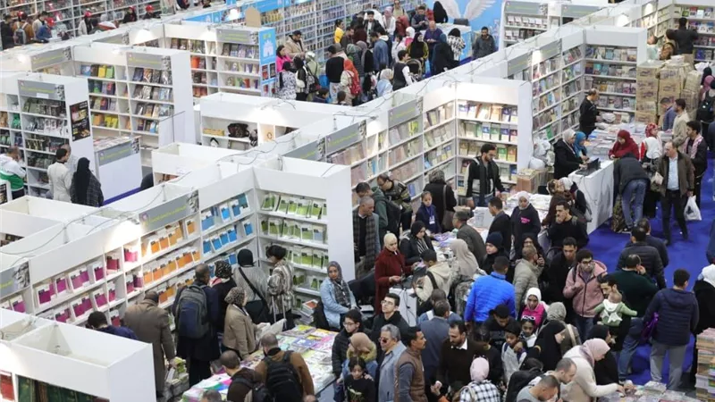نصف مليون زائر في اليوم الثالث لمعرض القاهرة الدولي للكتاب