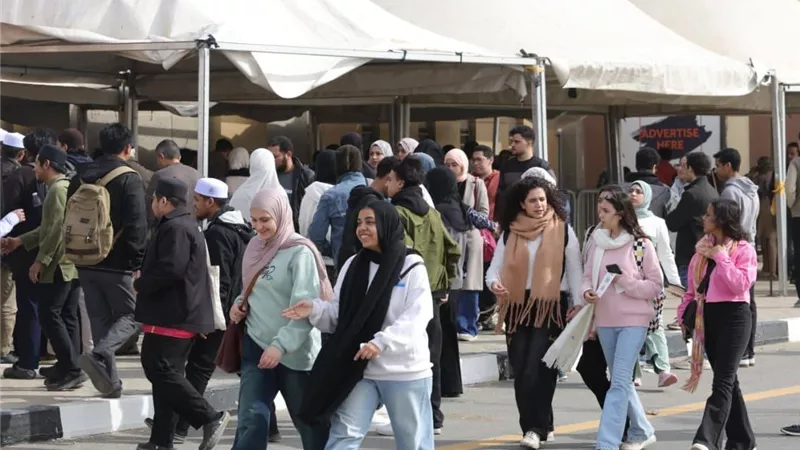 معرض القاهرة الدولي للكتاب يتخطى المليوني زائر خلال خمسة أيام من فتح أبوابه للجمهور