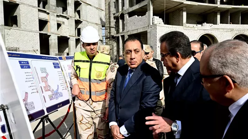 رئيس الوزراء: القطاع الطبي يحظى بأولوية مُتقدمة على أجندة عمل الحكومة