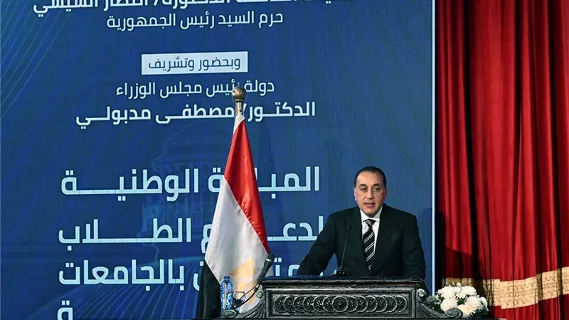 رئيس الوزراء: الاستثمار في الإنسان هو الأهم ودعم المتفوقين هدف وطني نبيل