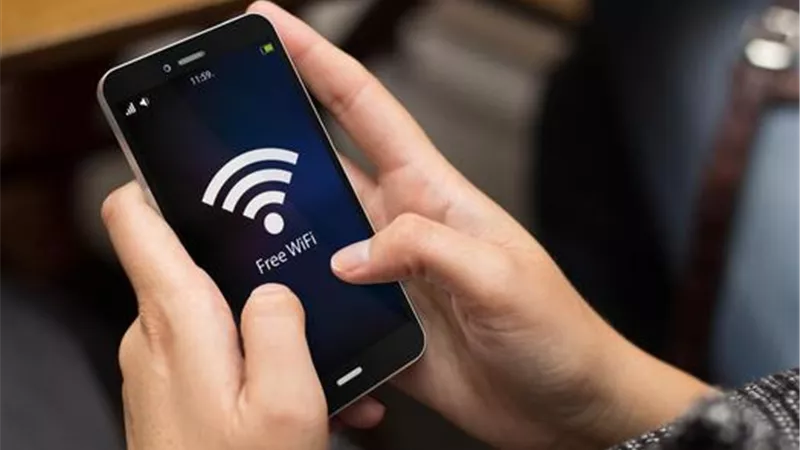 المصريون تحت حصار الباقات الشهرية.. هل ينتهي عصر الإنترنت المحدود؟