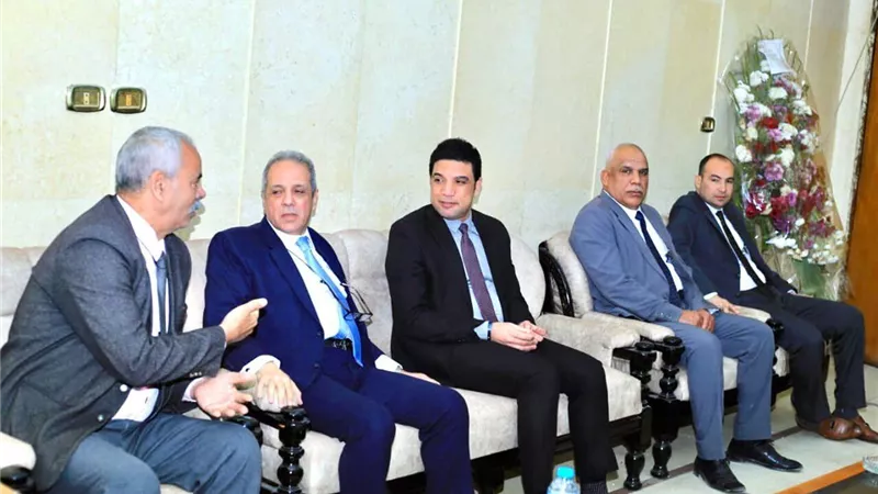 نائب محافظ سوهاج يلتقي نقيب المحامين ومجلس النقابة الجديد