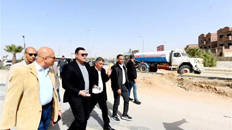 وزير الإسكان يتفقد تطوير ورفع كفاءة الطرق بعدد من مناطق حدائق أكتوبر