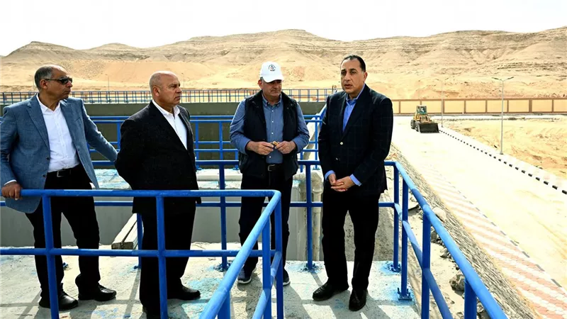 رئيس الوزراء يتفقد محطة معالجة الصرف الصحي الثلاثية 