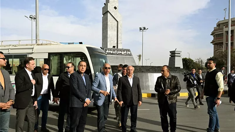 رئيس الوزراء يتفقد أعمال تطوير ميدان الفريق 