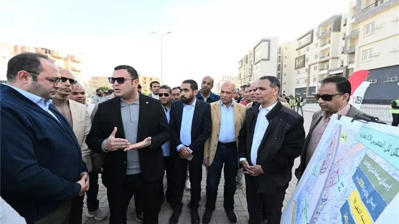 الشربيني يتفقد مشروع الإسكان المتوسط وأعمال تطوير الطرق ومحطة رفع مياه بمدينة 6 أكتوبر