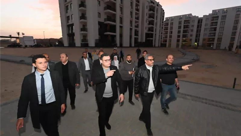 وزير الإسكان يتفقد محطة كهرباء شرق المدينة ومشروعات سكنية بتوسعات الشيخ زايد